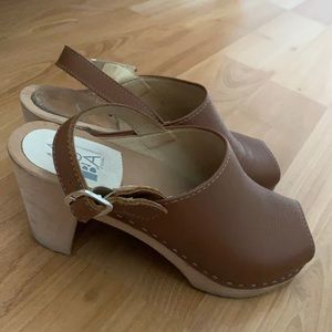 Swedish heeled clogs